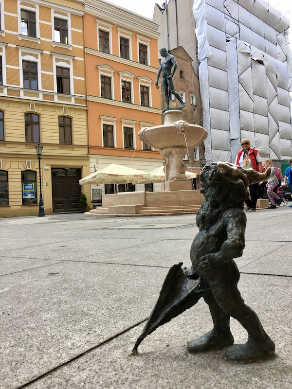 statue-dwrarf-wroclaw.jpg